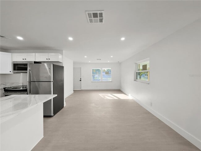 Building Photo - 941 Kathy St