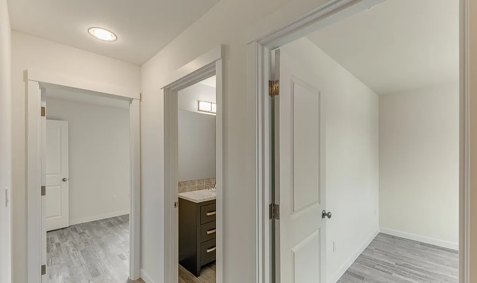 Building Photo - 713 8th St