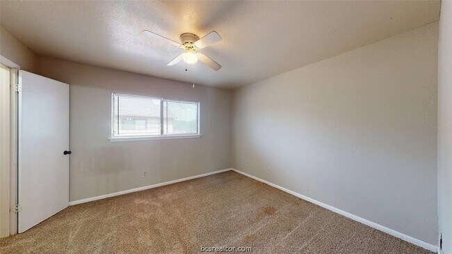 Building Photo - 2807 Longmire Dr