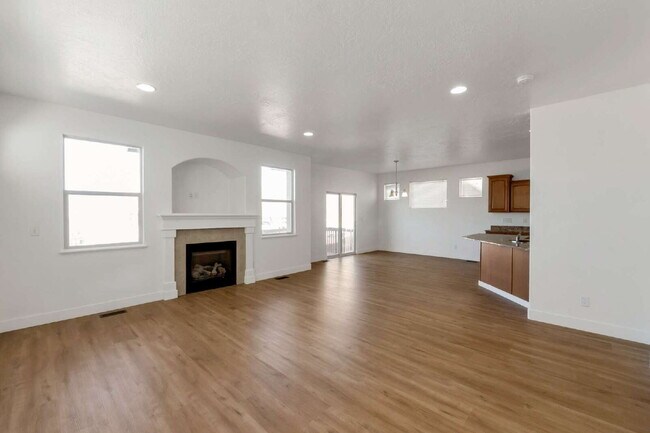 Building Photo - Beautifully Updated 3-Bedroom Home Near Traverse Mountain with Stunning Point of the Mountain Views!