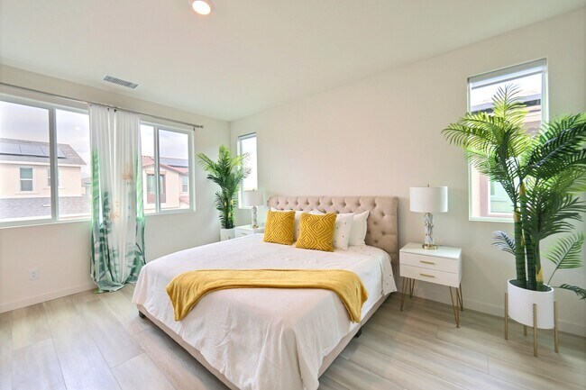 Building Photo - 2585 E Embry Ln