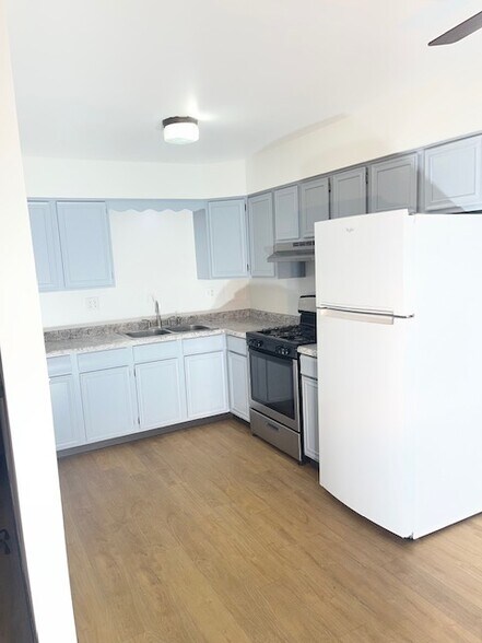 Building Photo - 798 Pleasant Dr