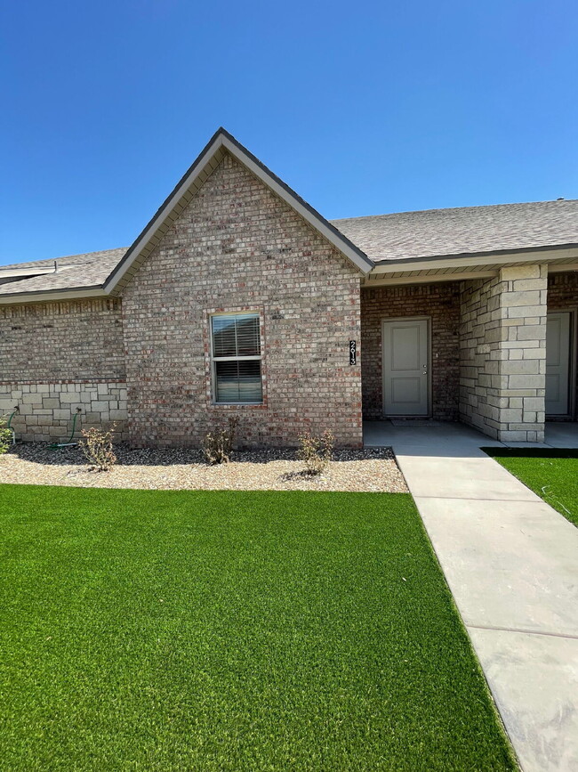 Primary Photo - Townhome Located South Of Town Near Cooper...