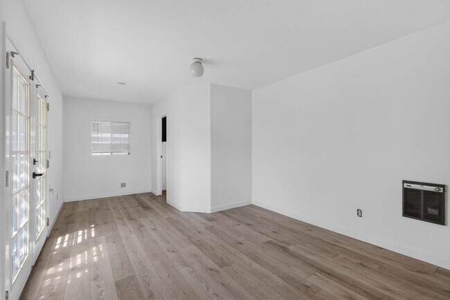 Building Photo - Wood Streets Home