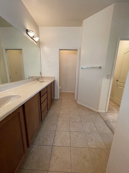 Master bathroom3 - 12777 N Haight Pl