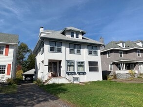 Building Photo - Duluth MN - 6-bedroom - 3-bath single fami...