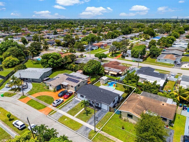 Building Photo - 2485 NW 84th Way