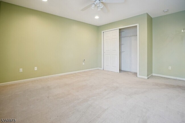 Building Photo - 220 Patriot Hill Dr
