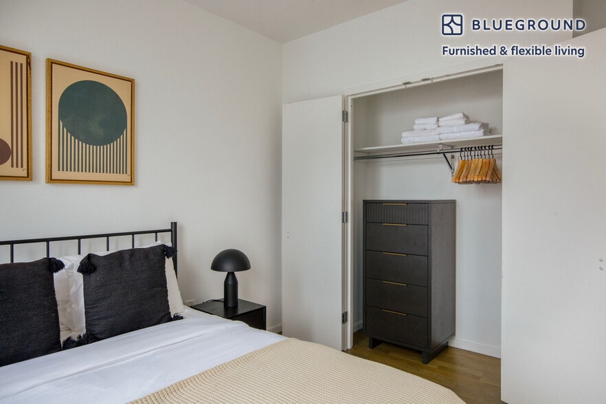 Building Photo - 635 W 42nd St