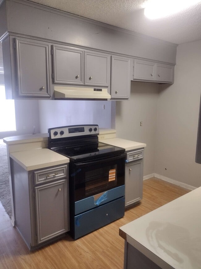 Building Photo - 525 Broad St