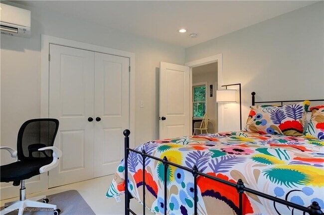 Building Photo - 59 Melrose Ave