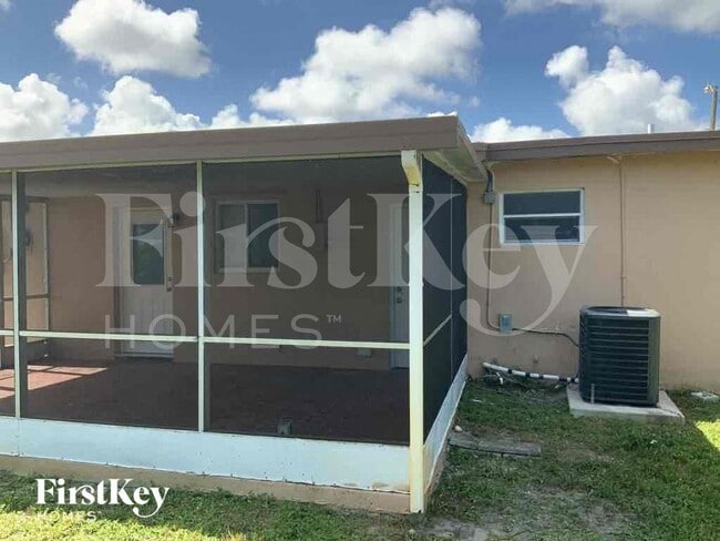 Building Photo - 1410 NE 43rd Ct