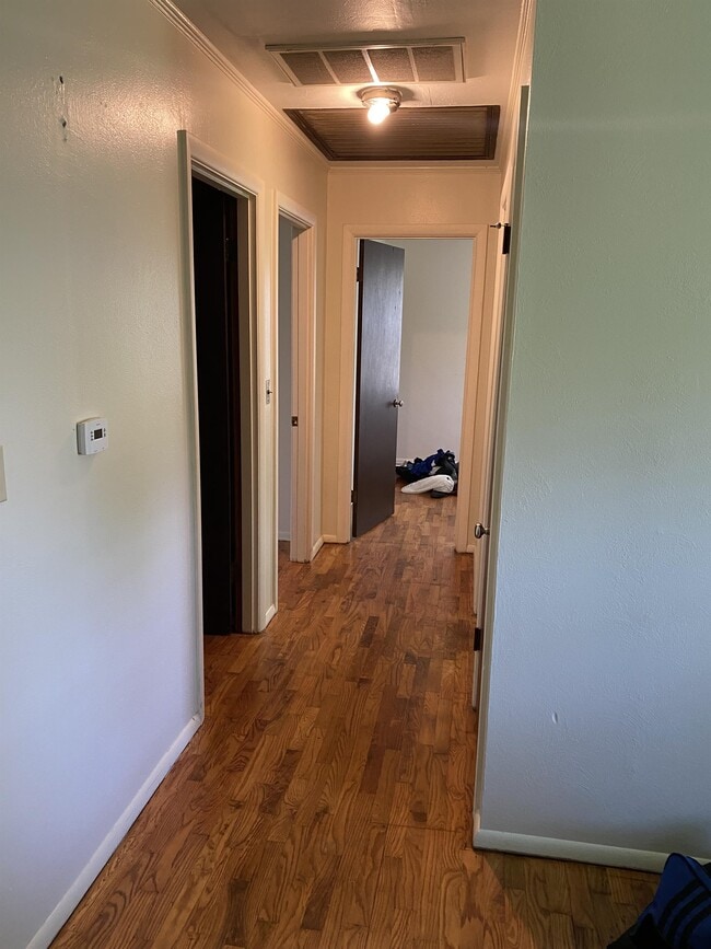 Building Photo - 706 S Taylor Dr