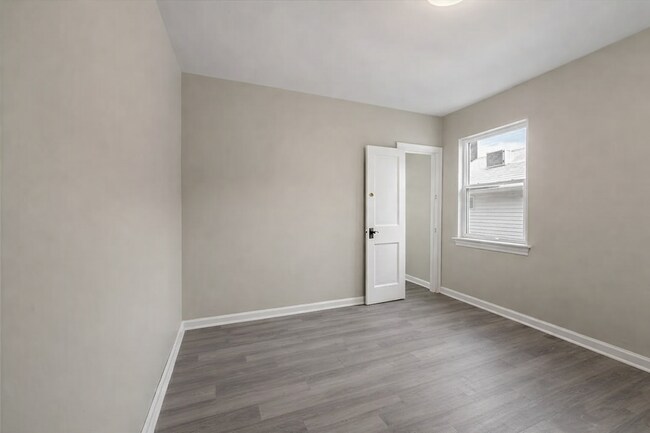 Building Photo - 2025 Mansfield St