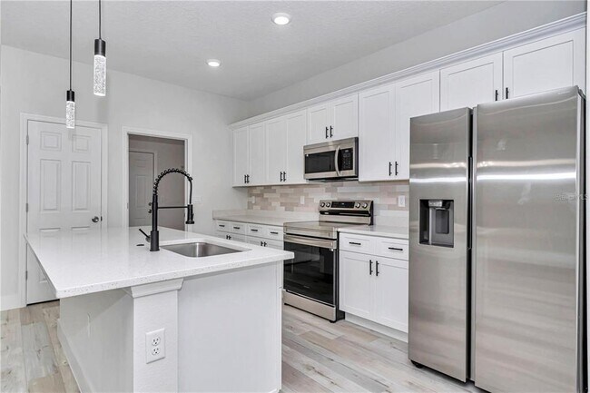 Building Photo - 586 Marion Oaks Trail