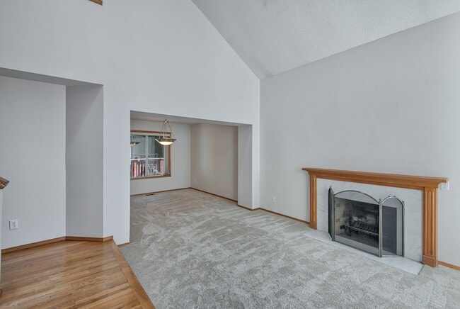 Building Photo - Beautiful cul-de-sac home, with fenced in yard