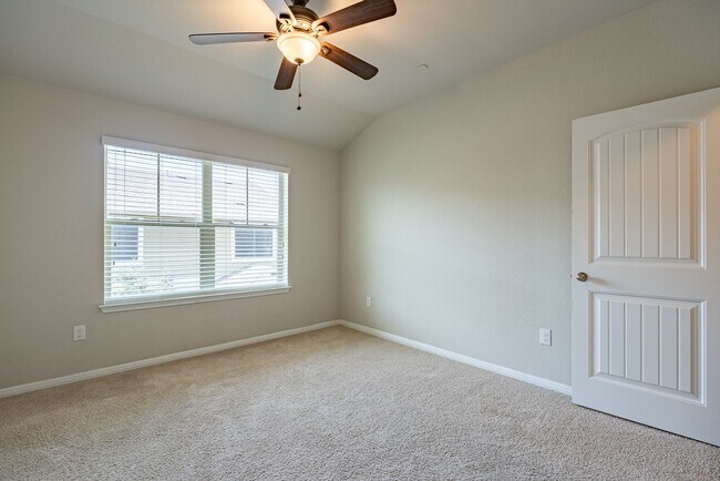 Building Photo - Beautiful 3 bedroom, 2.5 bathroom home in Ridge at Slaughter!!!