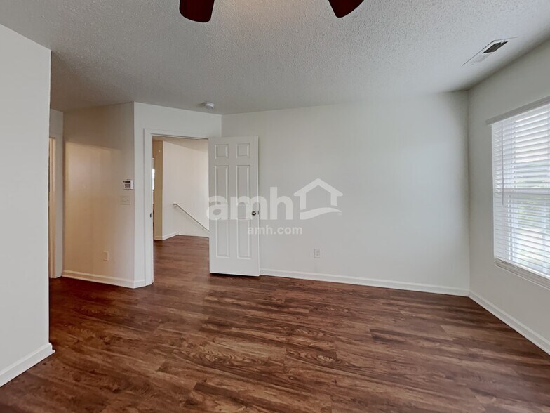 Building Photo - 417 Magna Dr