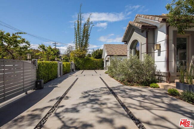 Building Photo - 210 S Westgate Ave