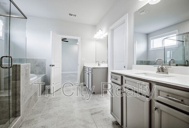 Building Photo - 602 Skye Ct