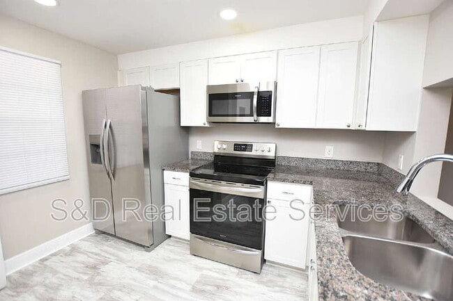 Building Photo - 2241 9th St SE