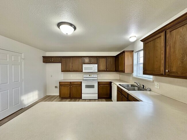 Building Photo - 805 Hickory St
