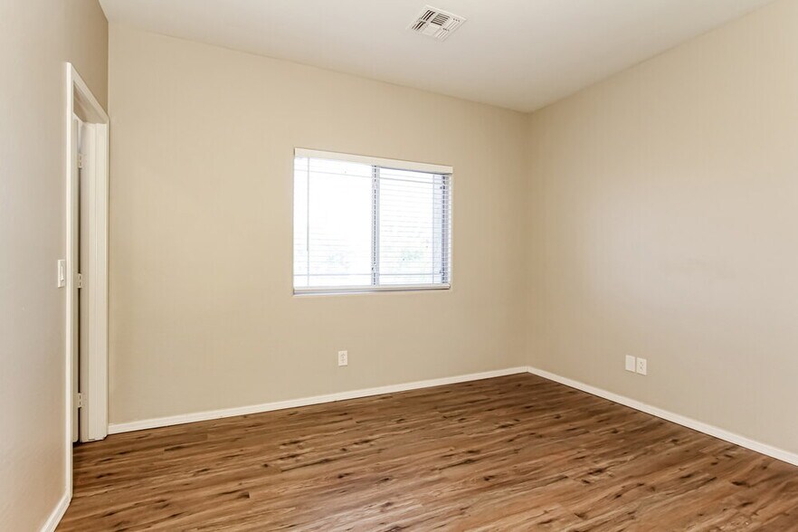 Building Photo - 1925 N 110th Ave