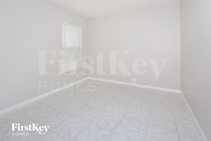 Building Photo - 1065 SW Haleyberry Ave