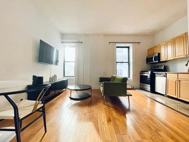 Building Photo - Furnished room/NOT APARTMENT