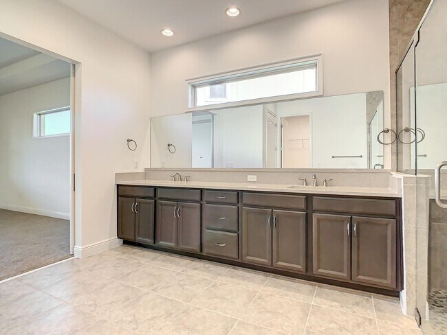 Building Photo - Eagle Creek Luxury Home