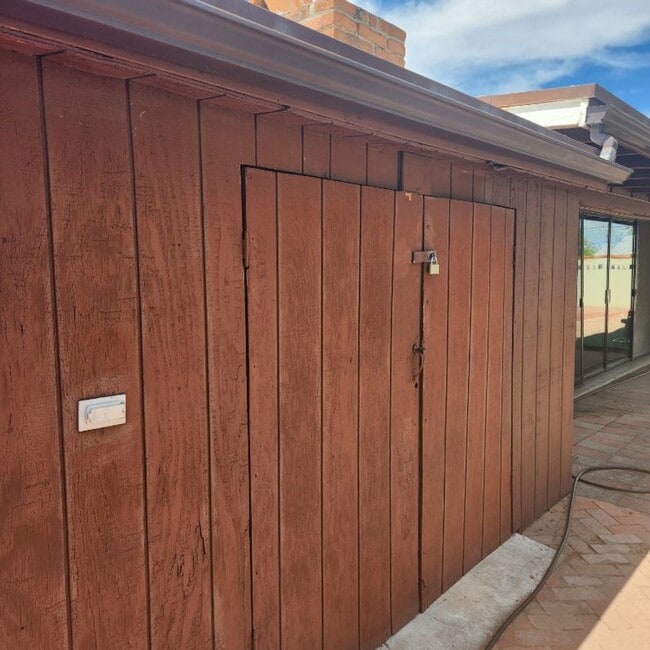 Building Photo - $1,995.00 Love this Midtown Midcentury 3 b...