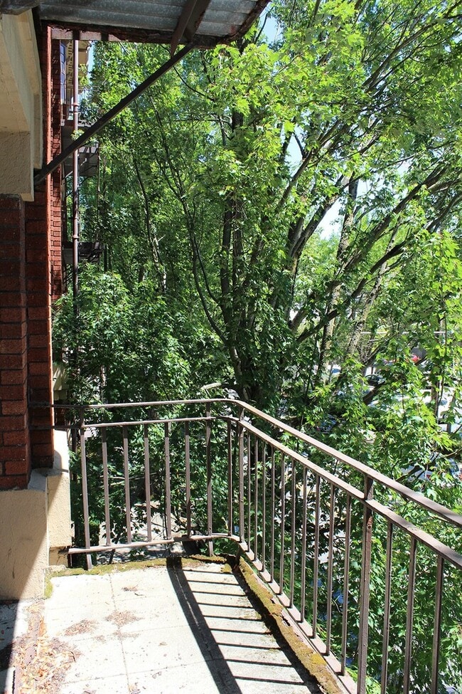 Building Photo - 1829 NW Lovejoy St