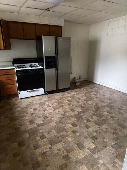 Building Photo - 305 Plum St