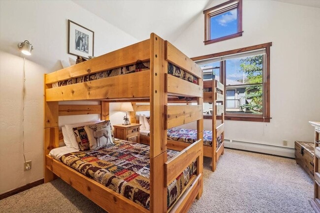 Building Photo - Walk to Main Street and the Slopes! Amenities Abound! Heat Included! Garage!