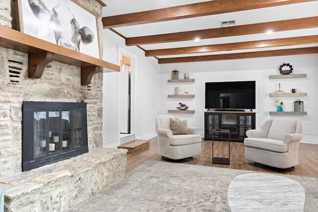 Building Photo - 3 Bed, 3 Bath Home with Expansive Kitchen, Two Living Areas & Private Suite