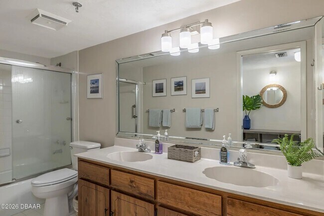 Building Photo - 2 Bedroom 2 Bathroom Oceanfront condo in Ormond Beach