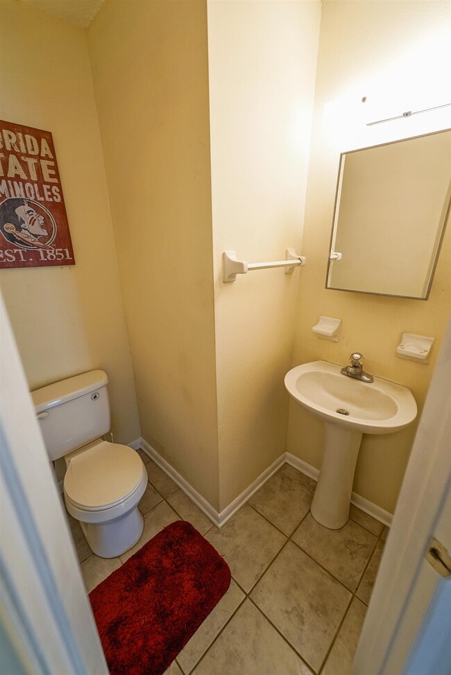 Building Photo - 2325 W Pensacola St