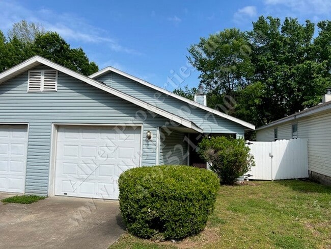 Primary Photo - 2 Bedroom Duplex With NEW LVP Flooring In ...