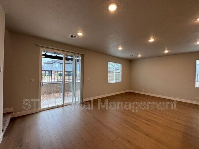 Building Photo - 3963 Fossil Way