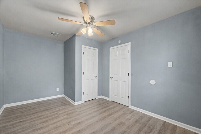 Building Photo - 6343 Maple Hill Dr