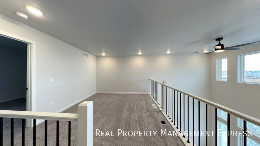 Building Photo - 3 Bedroom 2.5 Bathroom Townhome