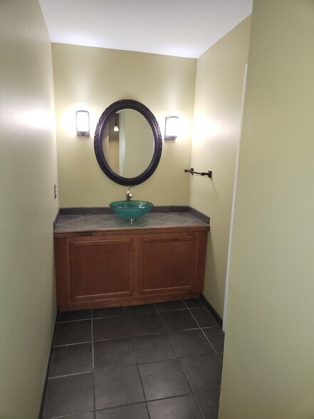 Building Photo - 4564 Ohio Ave