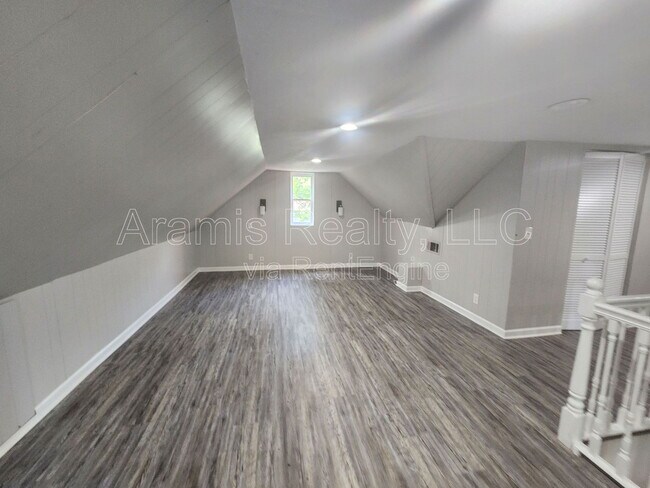 Building Photo - 580 Holly St NW