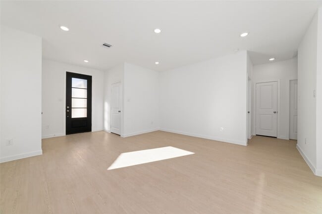 Building Photo - 6610 Sunset Velvet Dr