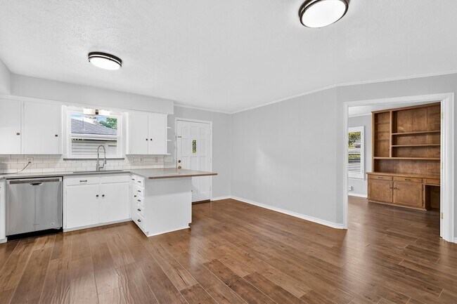 Building Photo - 11143 Joymeadow Dr