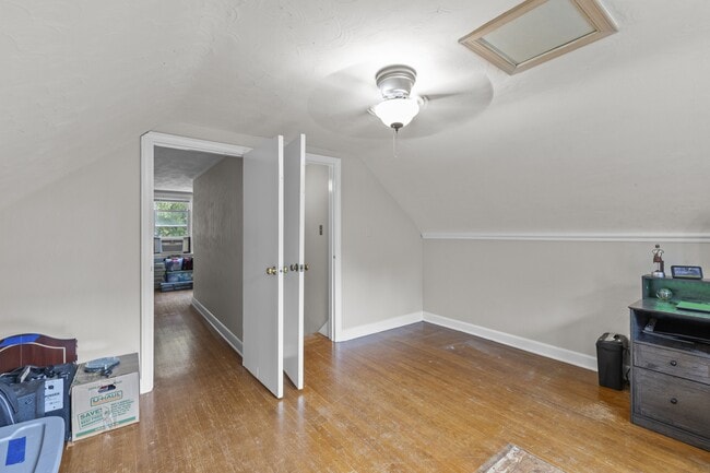 Building Photo - 4009 Maple Dr