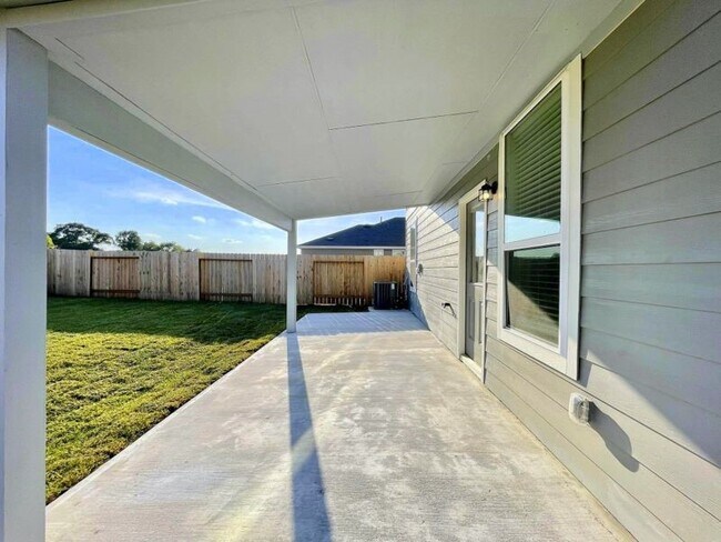 Building Photo - 16103 Kingfield Haven Dr