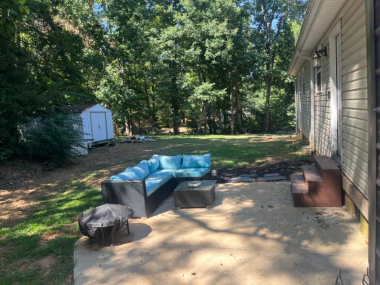 Building Photo - 101 S Fox Cir