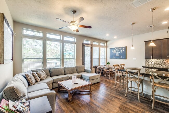 Building Photo - 86 Aventura Pl