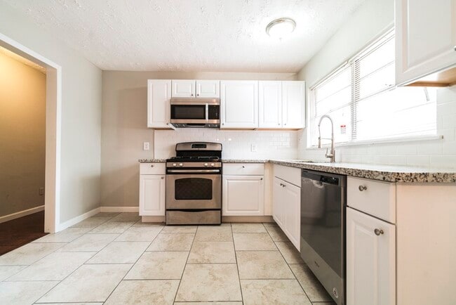 Building Photo - 1510 Greenbriar Ave